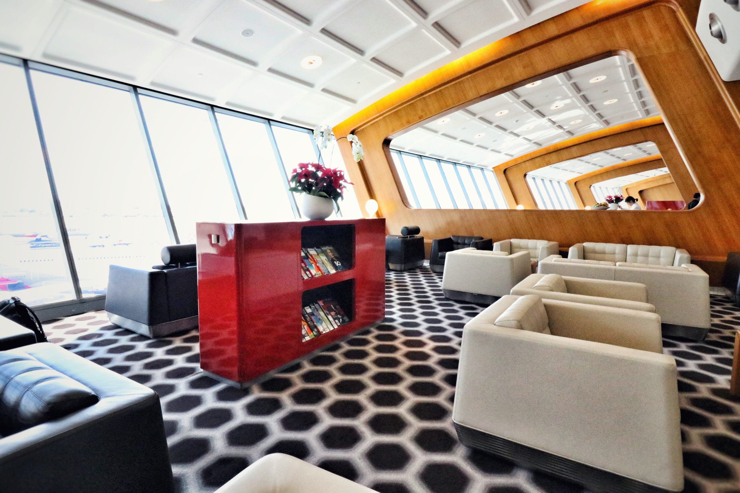 Review: Qantas First Class Lounge - Sydney, Australia... - God Save The ...