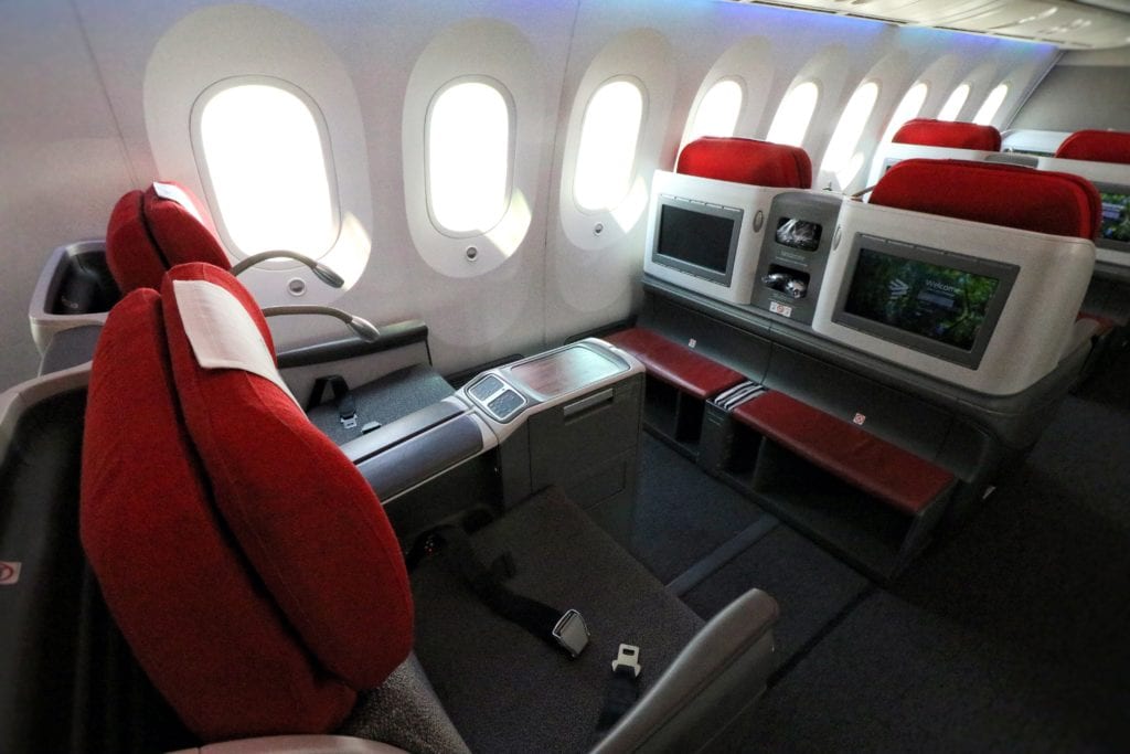 Review: LATAM Business Class - Boeing 787-9 Dreamliner.... - God Save ...