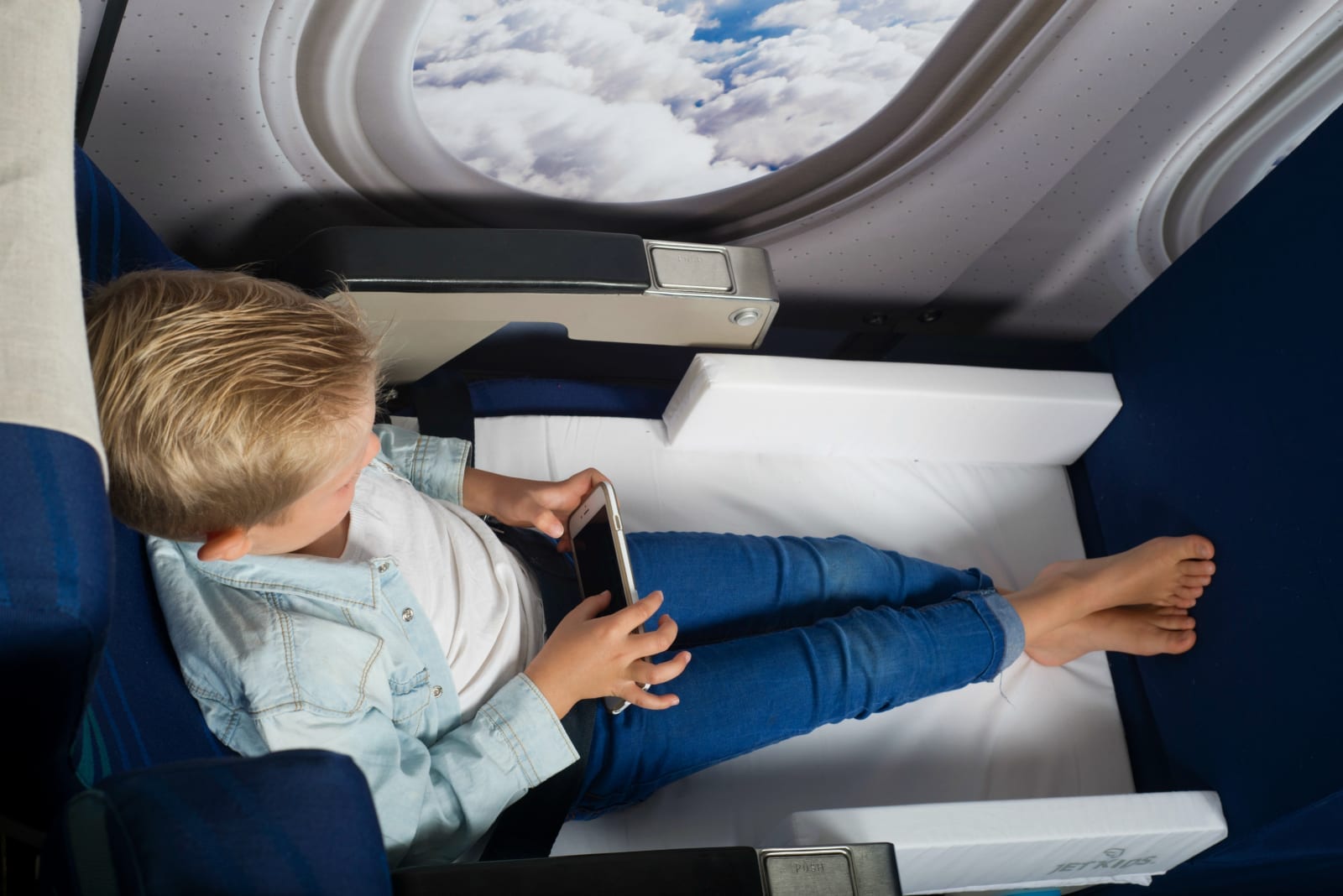 8 Best Accessories for Airplane Travel with Toddlers –