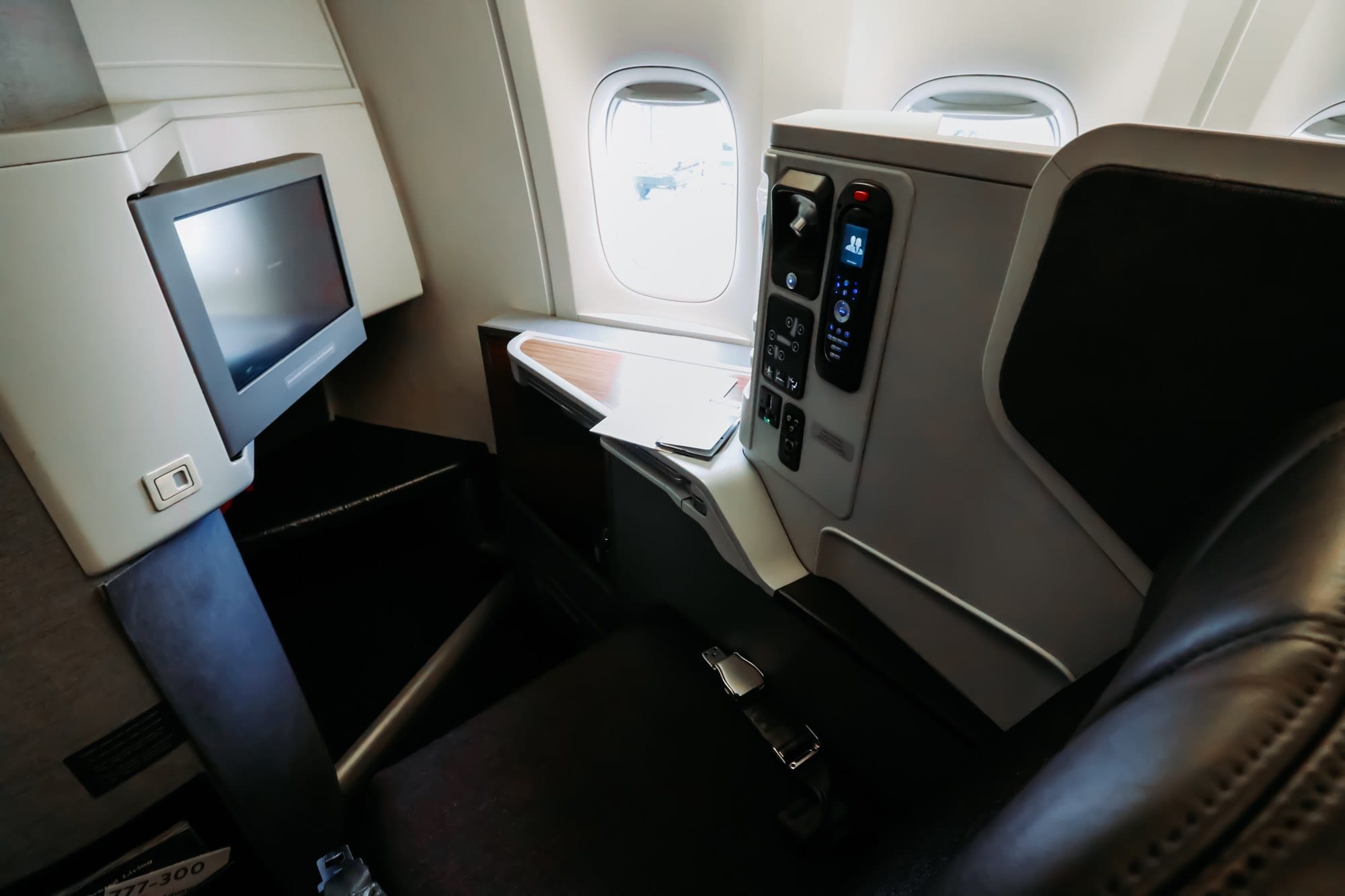 Review: A Total Shambles In American Boeing 777-300ER Business Class