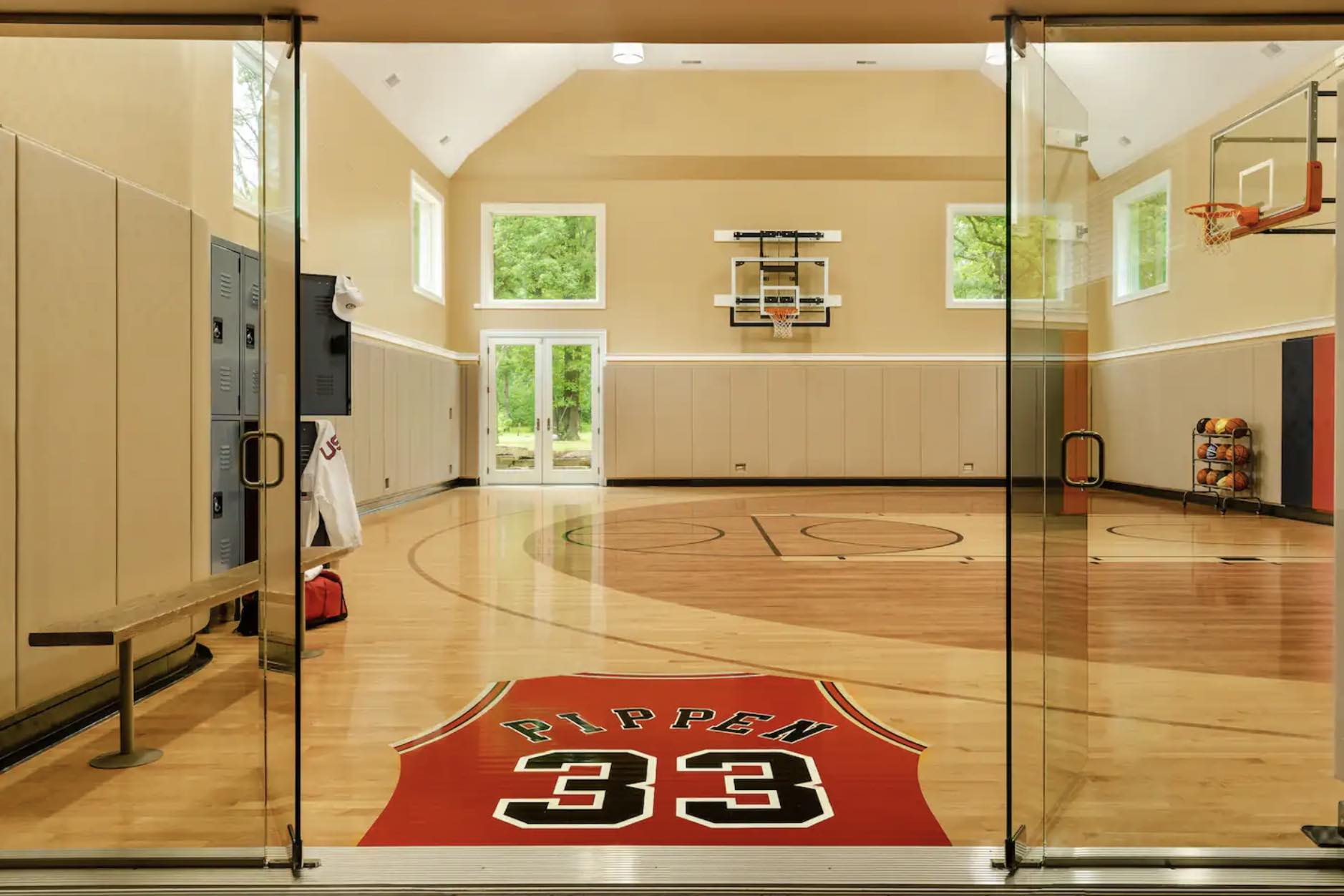 Take a tour of Scottie Pippen's mansion (video) 